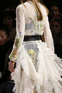 Details Christian Dior , Details Dior Fall 2018 Ready-to-Wear , Детали показа Кристиан Диор , Детали показа Диор осень зима 2018 , Fashion show , неделя моды в Париже , PFW , Мария Грация Кьюри , Mainstyles
